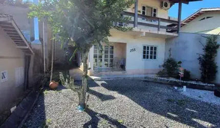 Casa à venda no bairro Santa Terezinha - Brusque/SC