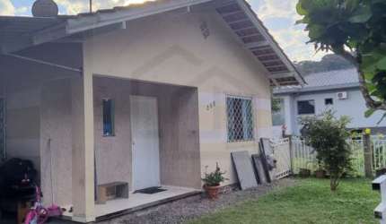 3 CASAS NO MESMO TERRENO NO AZALEIA