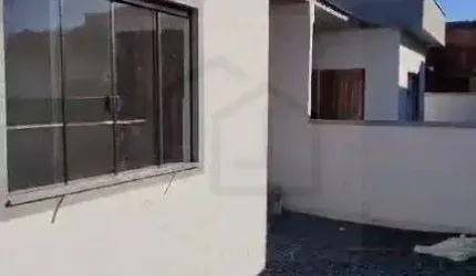 CASA COM TRÊS DORMITÓRIOS E UMA SUITE