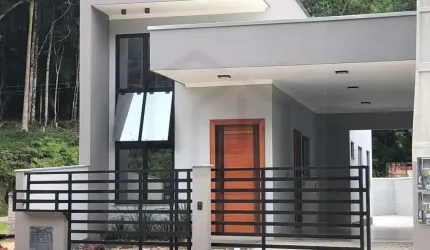 LINDA CASA BAIXA DE 2 DORMITÓRIOS