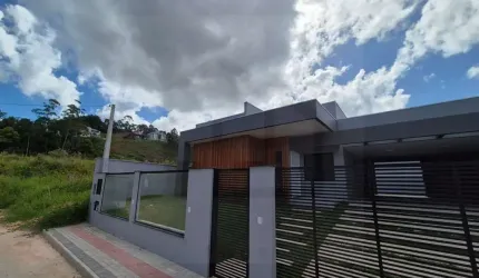 CASA DESLUMBRANTE COM 3 DORMITÓRIOS SENDO 1 SUÍTE C/ CLOSET