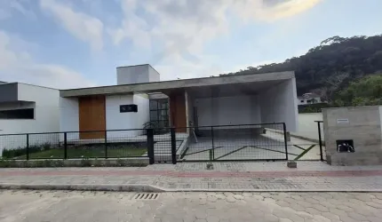 CASA MODERNA NOVA COM 3 DORMITÓRIOS SENDO 1 SUÍTE
