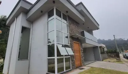 CASA AMPLA DE 4 DORMITÓRIOS SENDO 1 SUÍTE