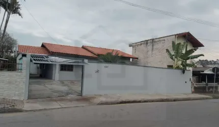 ESPETACULAR CASA DE 3 DORMITÓRIOS