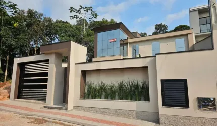 LINDA CASA DE 5 DORMITÓRIOS SENDO 3 SUÍTES