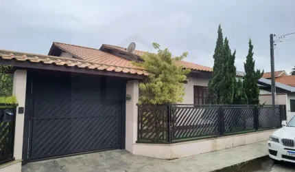 LINDA CASA DE 3 DORMITÓRIOS SENDO 1 SUÍTE
