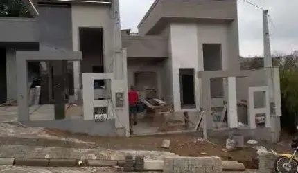 LINDA CASA GEMINADA COM 3 DORMITÓRIOS SENDO 1 SUÍTE