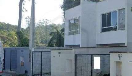 LINDA CASA TRIPLEX COM 2 SUÍTES