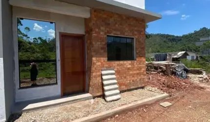 CASA BAIXA DE 3 DORMITÓRIOS SENDO 1 SUÍTE