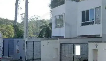 LINDA CASA TRIPLEX COM 2 SUÍTES