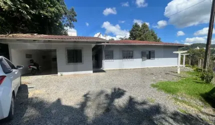 Casa para alugar no bairro Primeiro de Maio - Brusque/SC