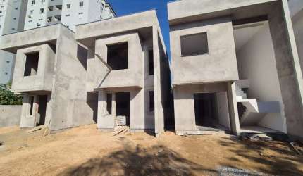 CASA DE 3 DORMITÓRIOS SENDO 1 SUÍTE EM CONDOMÍNIO FECHADO