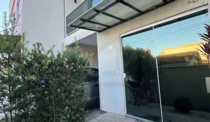 CASA GEMINADA DE 3 DORMITÓRIOS SENDO 1 SUÍTE