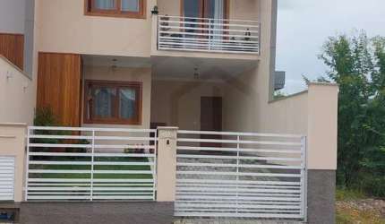 CASA GEMINADA COM 3 DORMITÓRIOS SENDO 1 SUÍTE