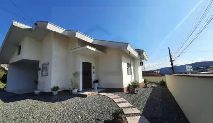 ÓTIMA CASA COM AMPLO TERRENO DE 1.082.67m² NA SANTA TEREZINHA