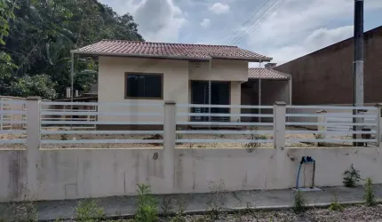 CASA COM  2 DORMITORIOS COM SUITE