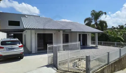 CASA ALTO PADRÃO DE 250M² COM 5 DORMITÓRIOS SENDO 1 SUÍTE MASTER