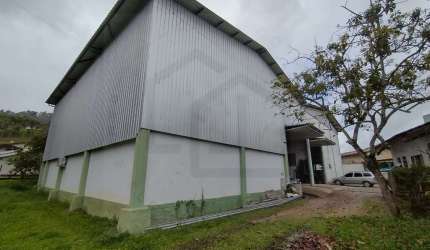 GALPÃO DE 720m² NO BAIRRO LIMOEIRO