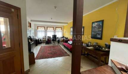 CASA A VENDA NO BOLSÃO DE INTERLAGOS COM 4 SUITES