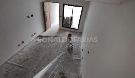 Sobrado a venda com 110 m² e 03 dormitórios na região do Campo Grande