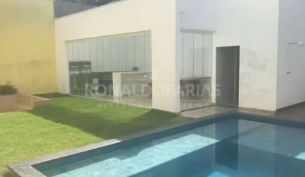 Casa à Venda no em Interlagos com 4 Dormitórios Suítes e 4 Vagas de Garagem