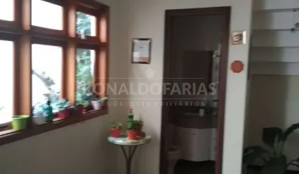 Sobrado  a venda  sendo  4 quartos com 3 suites  4  vagas de garagem cobeta