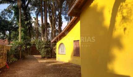 CASA A VENDA EM TERRENO GRANDE BEM ARBORIZADO NO JARDIM REPRESA VENHA CONHECER