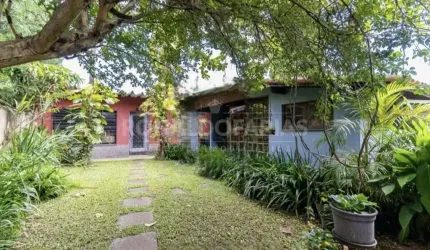 Casa a Venda ou Locação no Bairro de Interlagos com 4 Dormitórios e 4 Vagas com Edícula