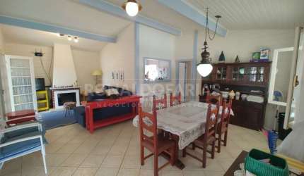Casa à venda com 4 dormitórios na região de Parelheiros.