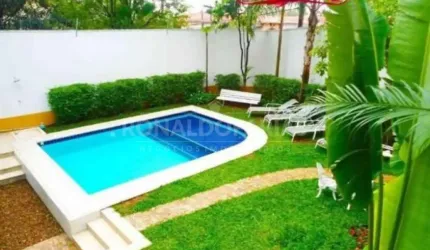 Sobrado em condomínio fechado  a venda com 04 suítes na região do Alto da Boa Vista