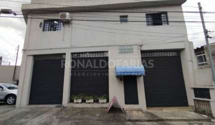 Prédio comercial à venda com 3 salas e 3 salões na região de interlagos.