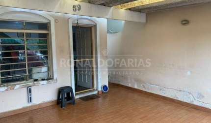 Sobrado à venda com 2 dormitórios e 2 vagas na região de Interlagos.