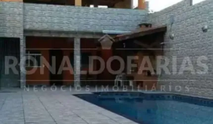 Casa térrea à venda com 3 dormitórios e 1 suite em Mongaguá.