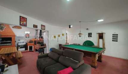 VENDE-SE CASA NO BOLSÃO DE INTERLAGOS COM 3 SUITES, 2 QUARTOS