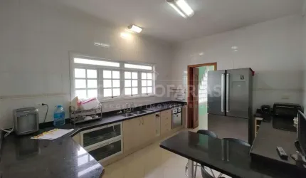 Casa Térrea a venda com 3 suítes, 275m² área privativa no Bolsão de interlagos