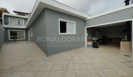 Sobrado  com 4 dormitorio e 173 m² area construida na Região de Interlagos