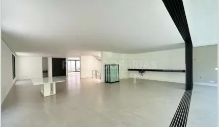 Casa à Venda em Condomínio Hipíca Max Garden com 4 Suítes  5 Vagas de Garagem