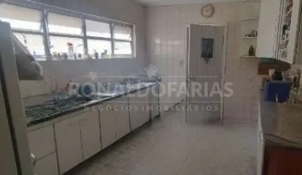 Sobrado a venda com 05 dormitórios na região de Interlagos