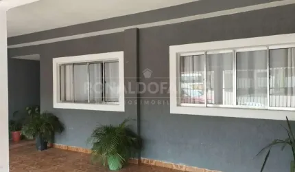 Casa terrea a venda sendo 2 quartos , sala ampla cozinha espaçosa 3 vaga de garagem.