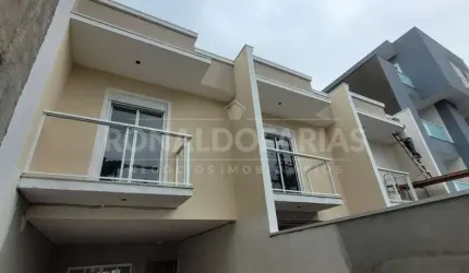 Sobrado a venda com 03 suítes na região do Campo Grande.