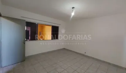 Sobrado a venda com 04 dormitórios sendo 01 suíte na região do Campo Grande