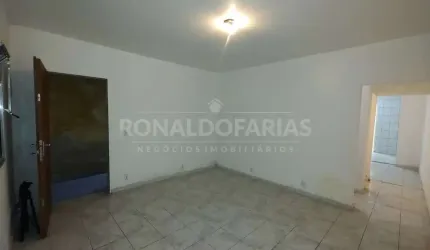 Sobrado a venda com 04 dormitórios sendo 01 suíte na região do Campo Grande