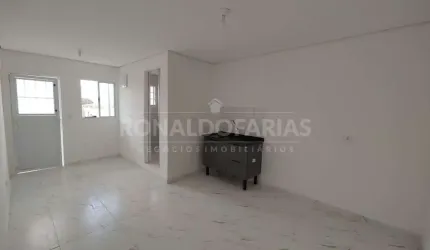 ALUGA-SE SOBRADO COM 2 QUARTOS NA REGIÃO DE INTERLAGOS