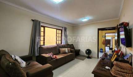 Casa à Venda com 3 Dormitórios Suítes e 3 Vagas de Garagem em Jardim dos Lagos