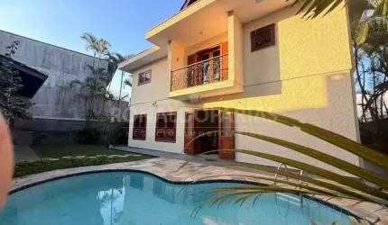 Casa à Venda em Interlagos com 4 Dormitórios 3 Suítes e 6 Vagas de Garagem