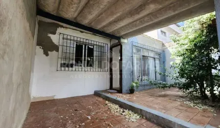 Casa à Venda em Interlagos com 5 Dormitórios e 3 Vagas de Garagem