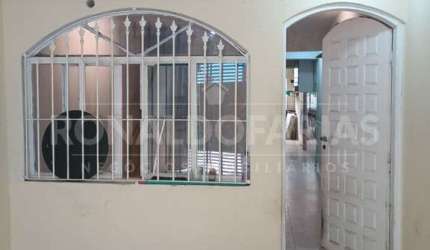 VENDE CASA ASSOBRADADA  C/ 2 DORMITORIOS SALA, VAGA E CHURRAQUEIRA ANOS FUNDOS ÓTIMA LOCALIZAÇÃO