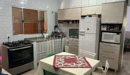 Casa terrea a venda sendo 2 quartos , 2 banheiro , 2 vagas de garagem.