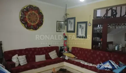 Sobrado a venda sendo 3 quartos sendo 1 suite sala ampla vaga para tres carros.