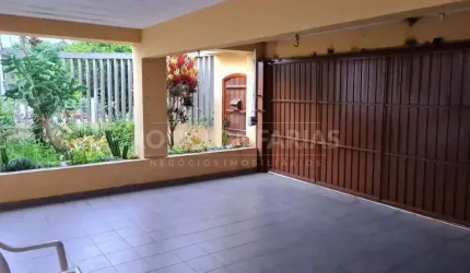 Casa Térrea  a venda em Interlagos com 4 dormes 3 vagas